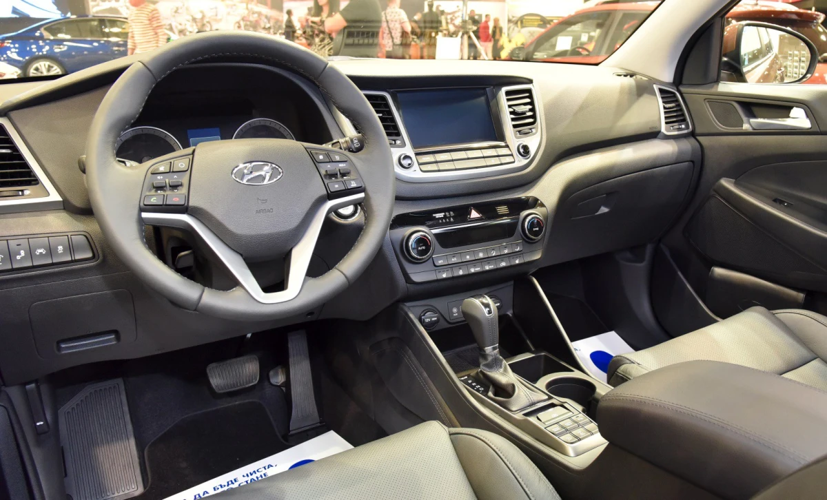 Цифровая панель приборов и мультимедийный экран Hyundai Tucson 2026